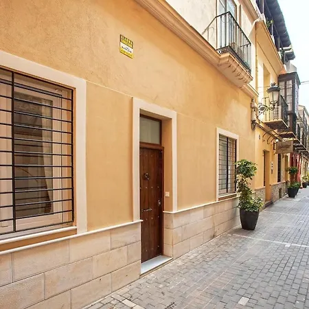 -malagasunapts- Citycenter Spacious Apartament