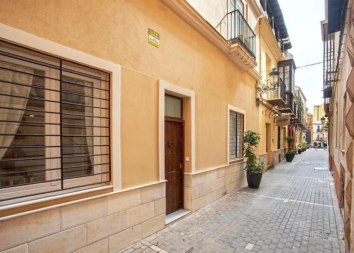 -malagasunapts- Citycenter Spacious Apartament